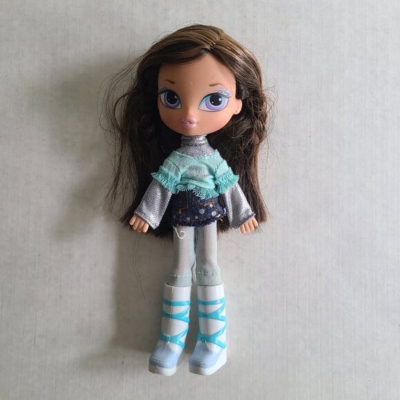 MGA 2007 Bratz Kidz Dana Winter Vacation Doll w/ Original Outfit & Boots - Picture 1 of 4